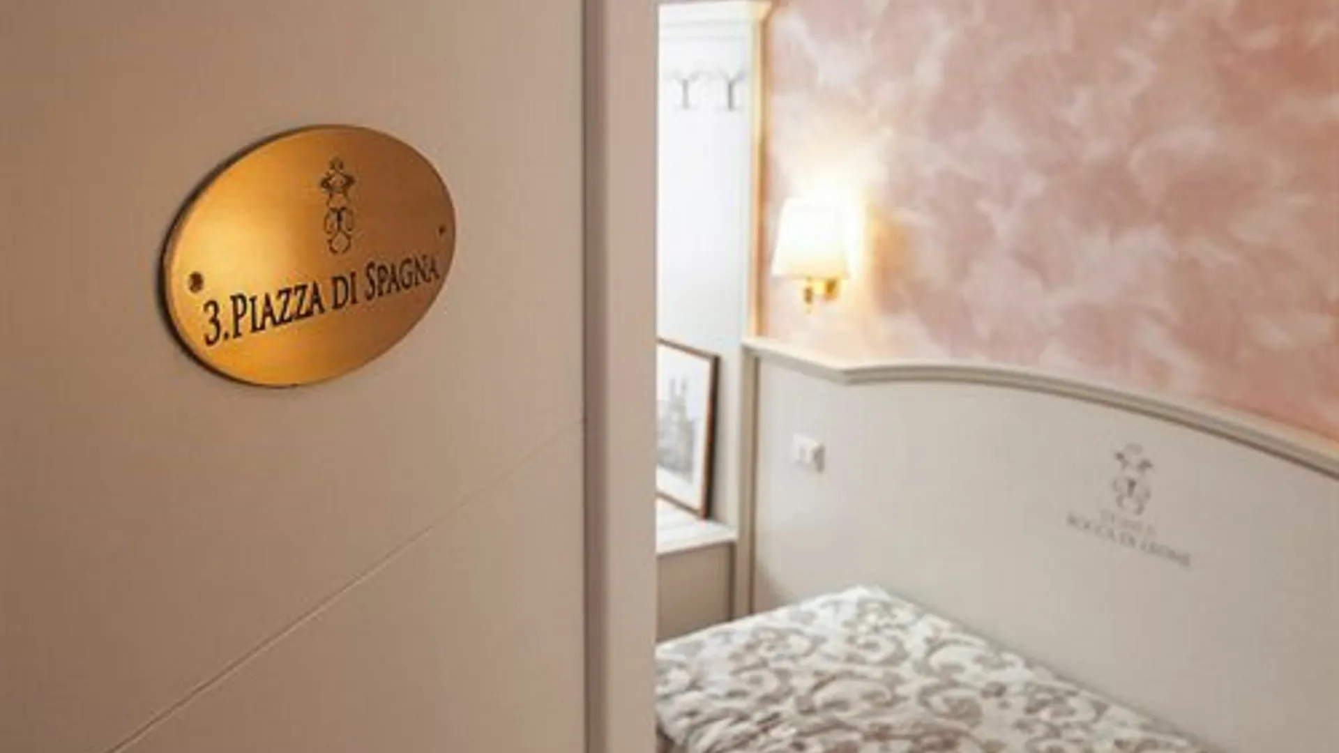 Domus Bocca Di Leone Hotel Rome 3*,