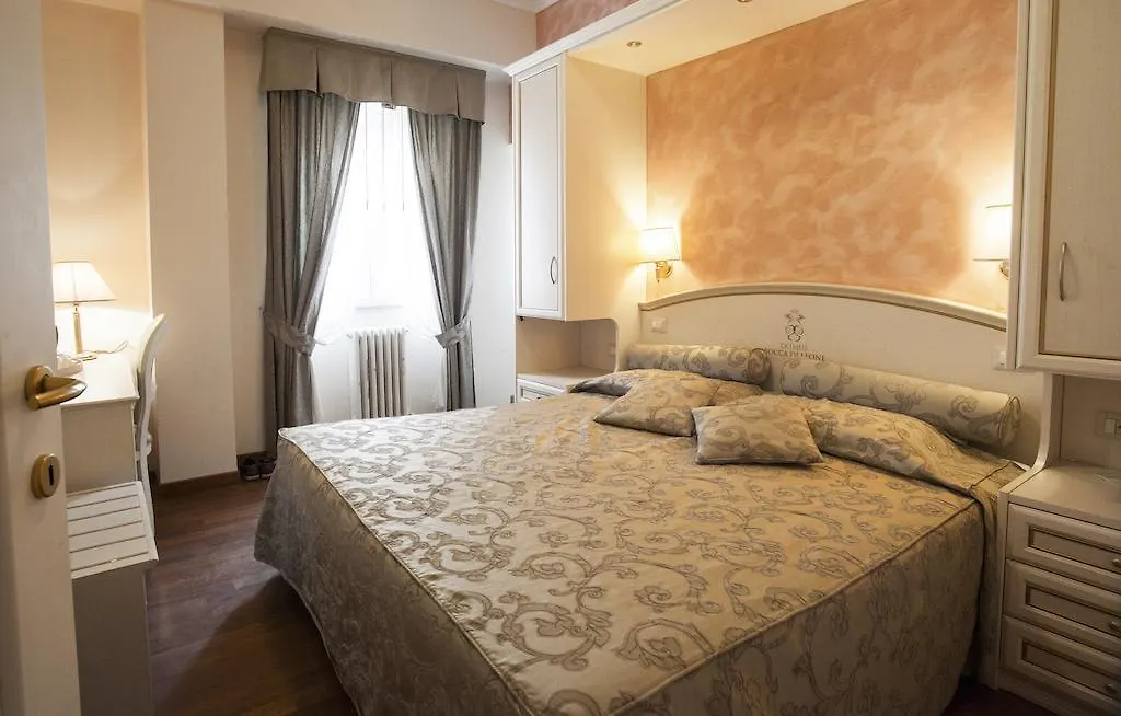 Domus Bocca Di Leone Hotel Rome 3*,